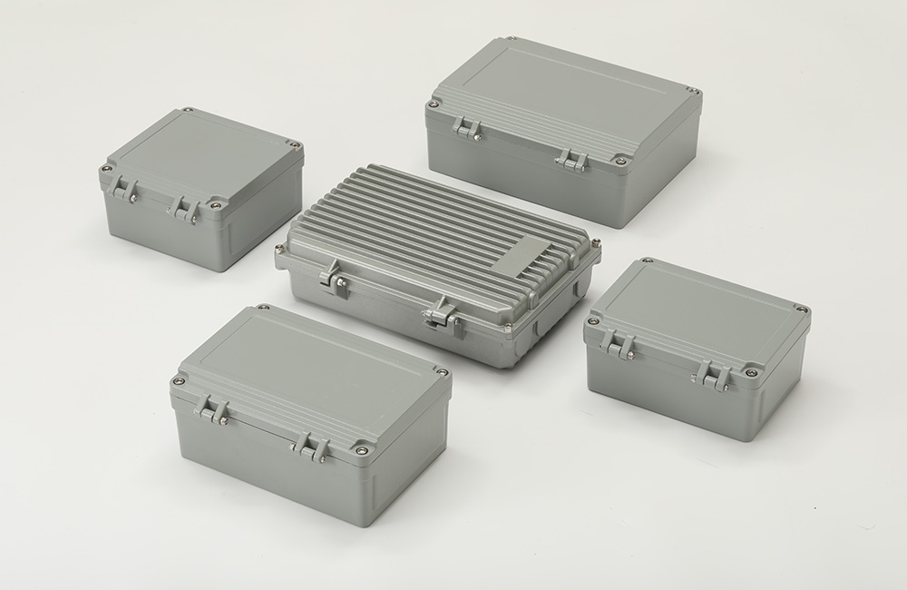 Aluminium box with hinges