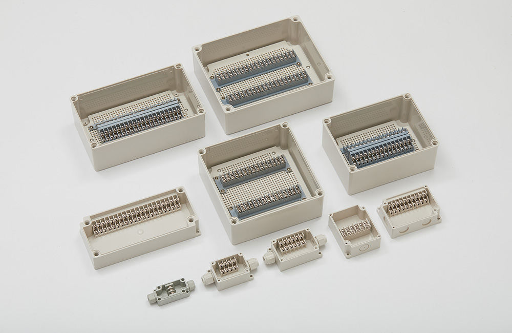 Plastic terminal junction box