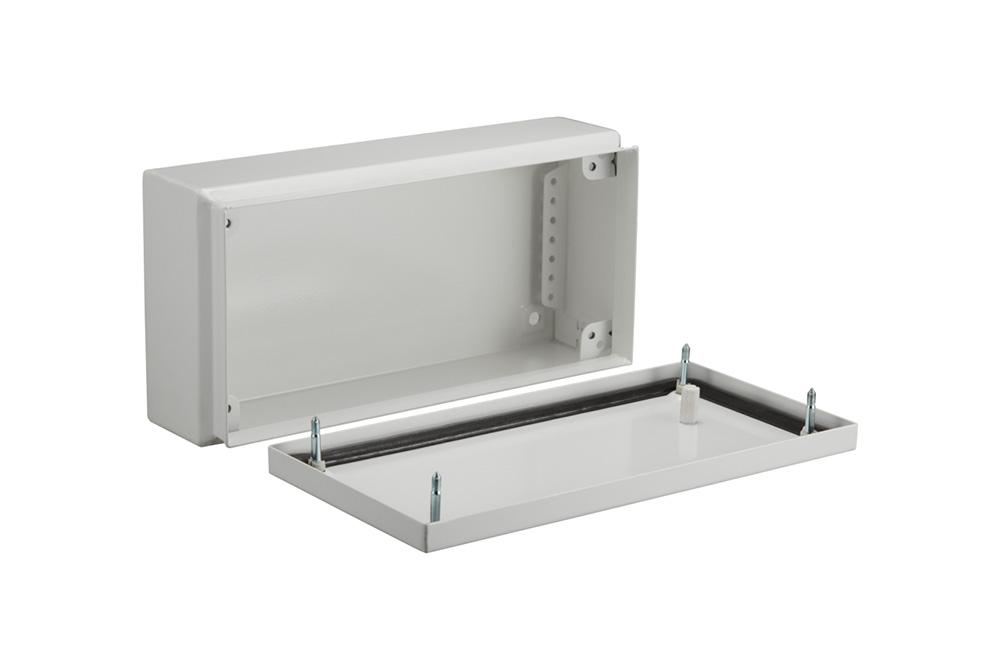 Metallic junction boxes - screwed cover
