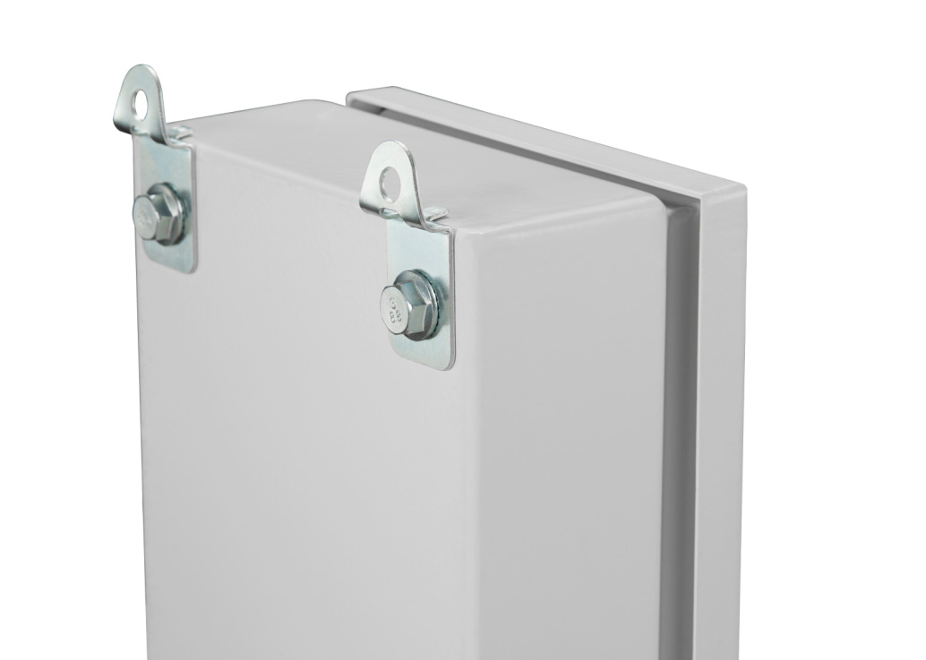Metallic junction boxes - screwed cover